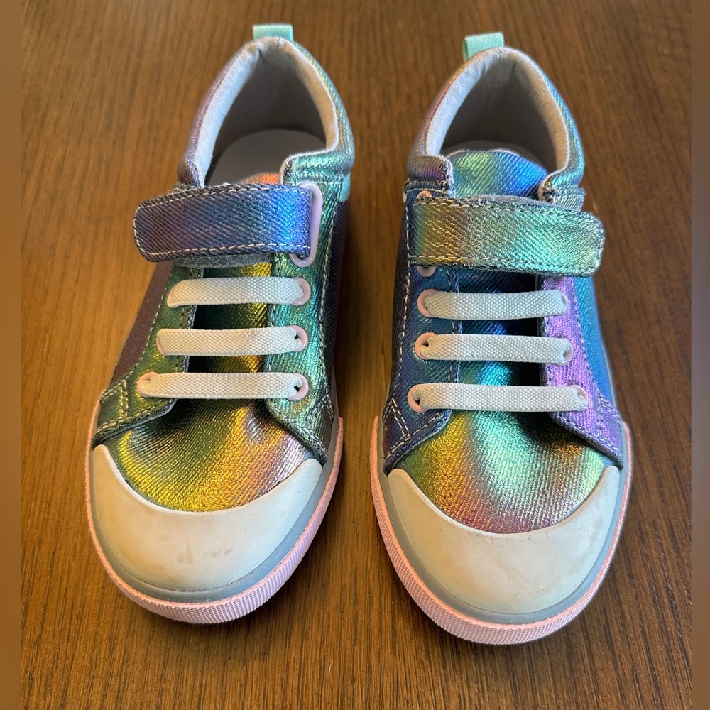 Selling a pair of size 1.5 See Kai Run shoes